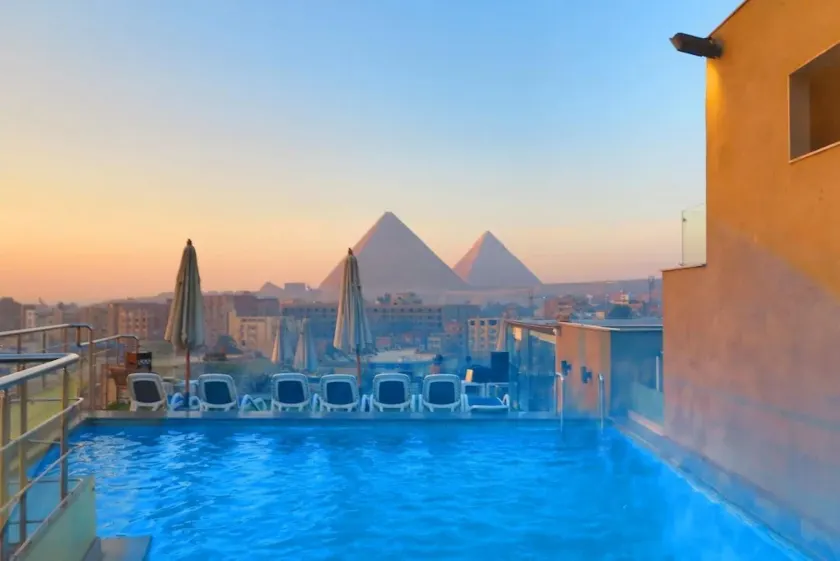 Pyramid Front Hotel - Image 1