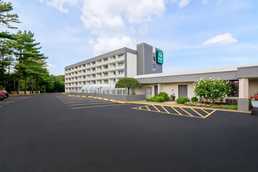 Quality Inn West Springfield - Image 1