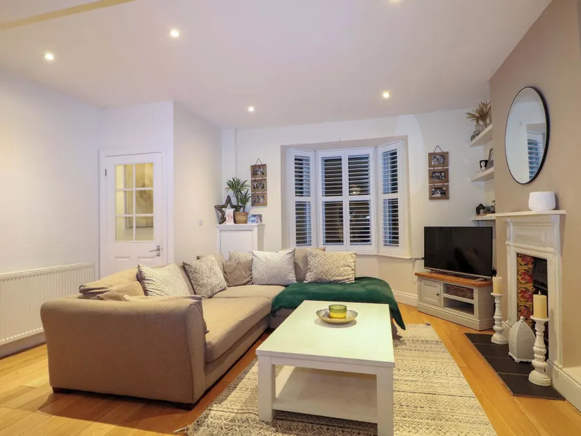Gordon Avenue - Stunning 3 bed semi-detached Victorian House - Image 1