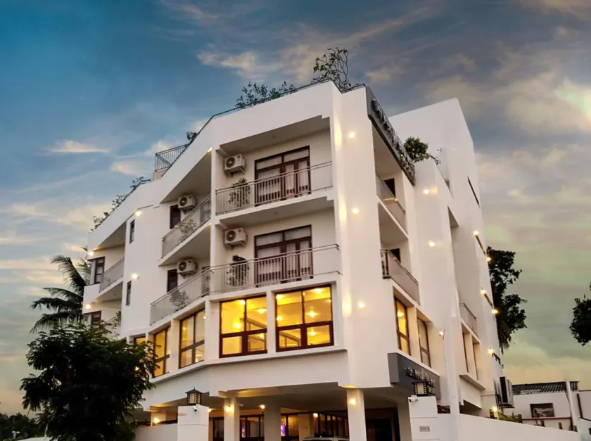 Grand 7 Hotel Kesbewa - Image 1