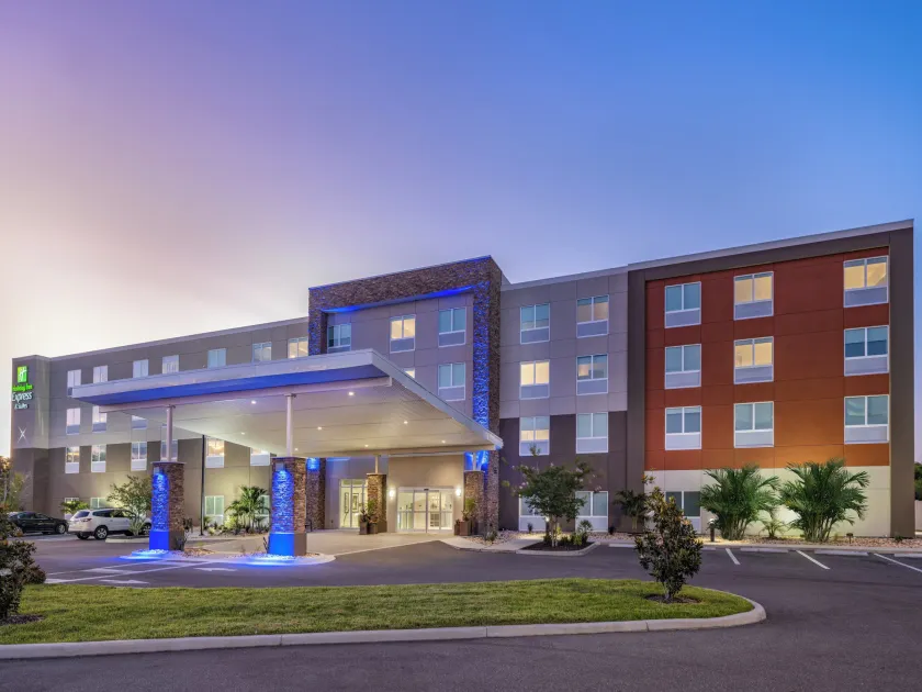 Holiday Inn Express & Suites - Ruskin by IHG - Image 1