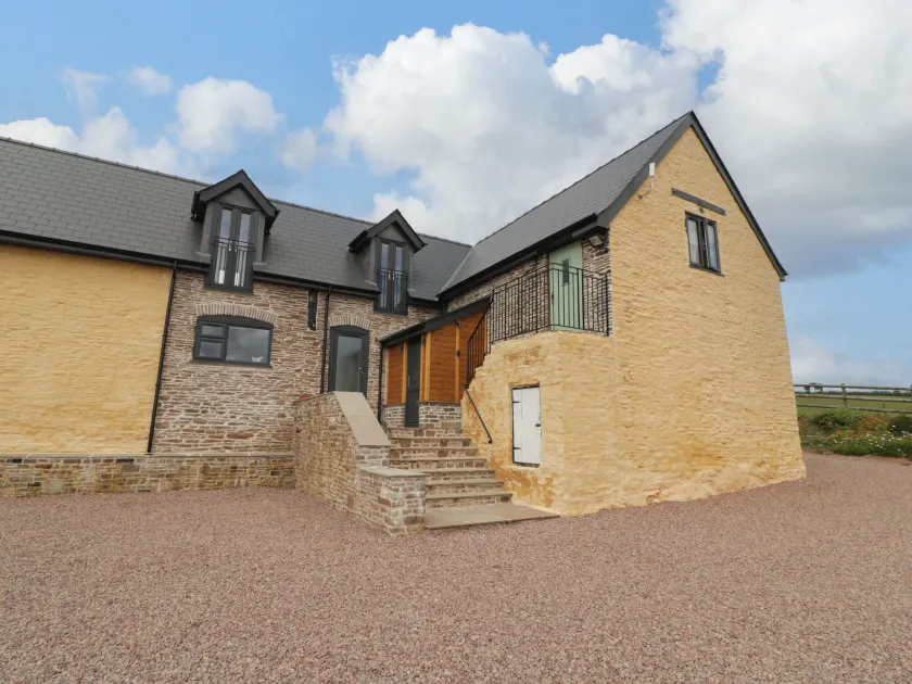 Palace Farmhouse - Image 1