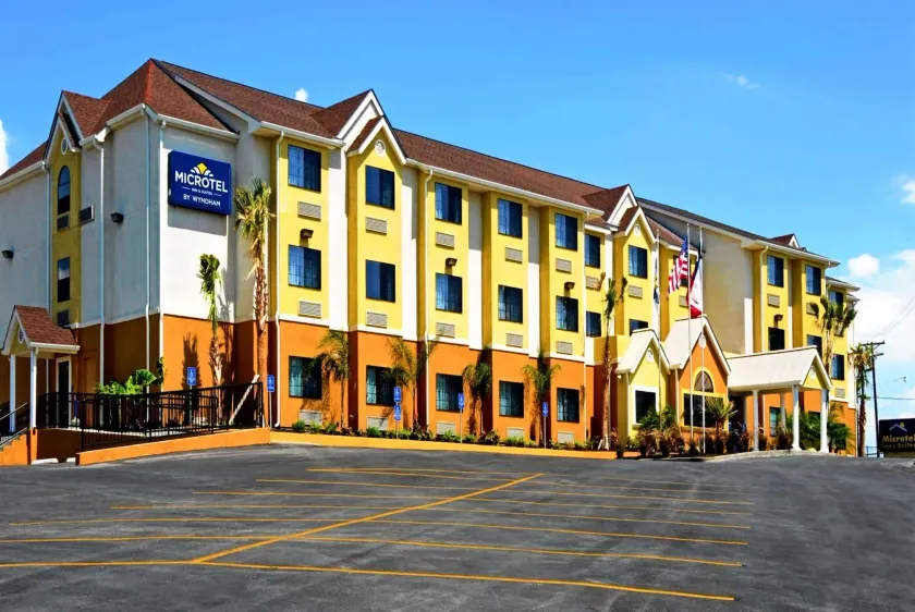 Microtel Inn & Suites by Wyndham New Braunfels I-35 - Image 1