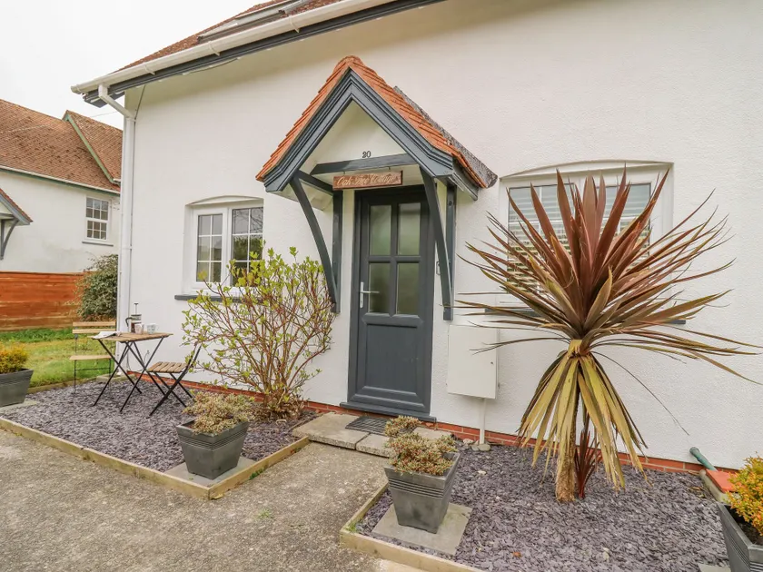 Oak Tree Cottage - Image 1