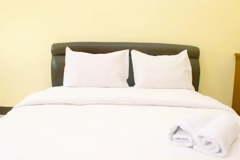 Homey and Comfort Stay Studio Room Maple Park Sunter Apartment By Travelio - Image 1