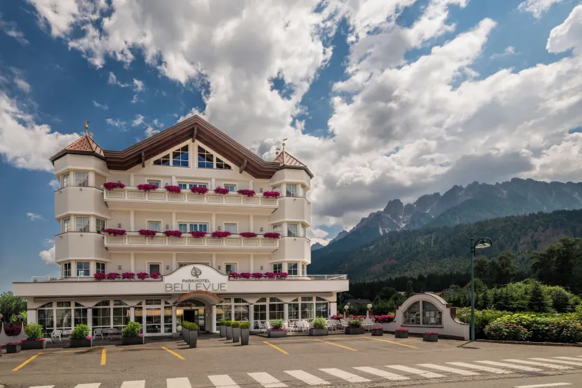 Parkhotel Bellevue - Image 1