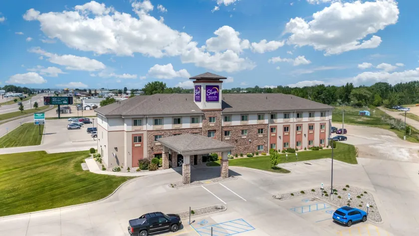 Sleep Inn & Suites Devils Lake - Image 1