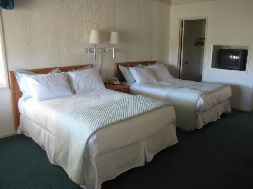 Bridge Bay Lodge at Shasta Lake - Image 1
