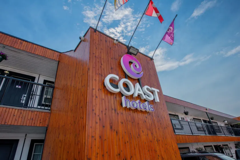 Coast Dawson Creek Hotel - Image 1