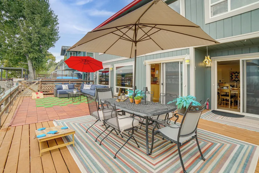 Waterfront Clear Lake Home w/ Game Room & Deck! - Image 1