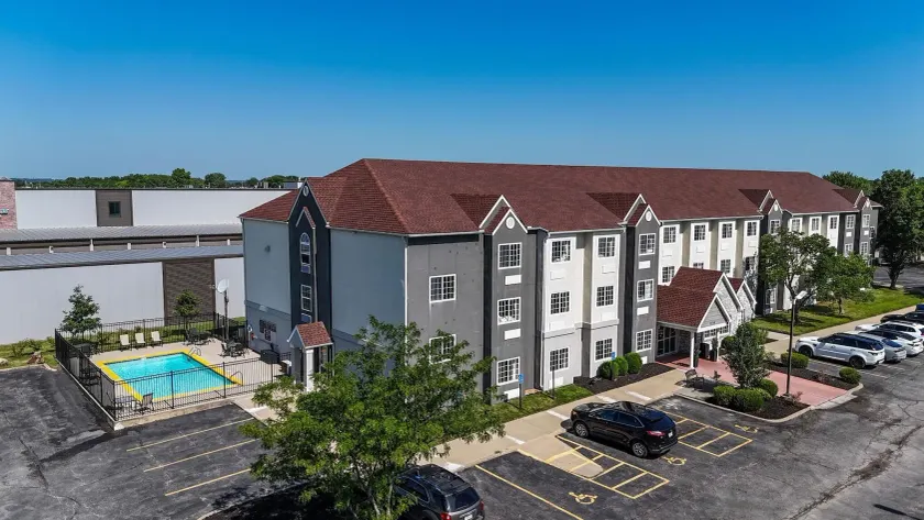 Sonesta Essential Hotels & Suites Kansas City Blue Springs - Image 1
