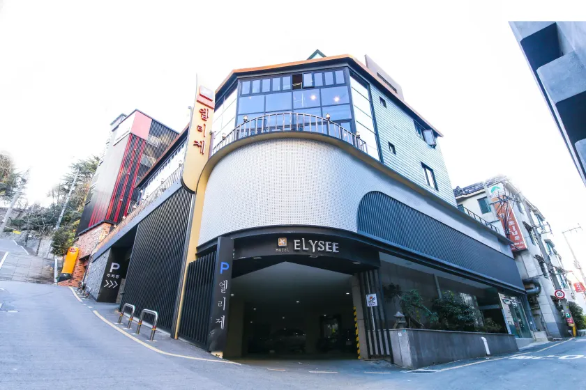 Elysee Hotel - Image 1