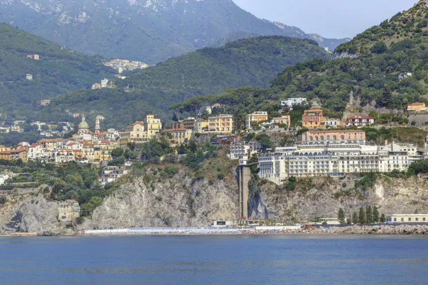 Lloyd's Baia Hotel - Image 1
