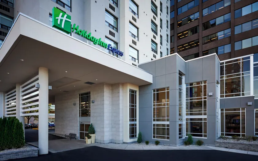 Holiday Inn Express Windsor Waterfront by IHG - Image 1