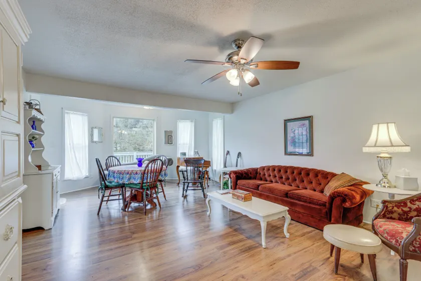 Rural Group Getaway w/ Creek Access in Berryville! - Image 1