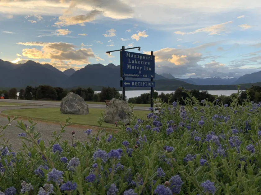 Te Anau Manapouri Lake Hotel - Image 1