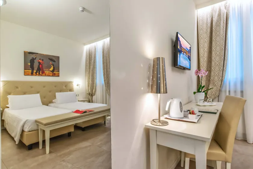 Hotel Accademia - Image 1