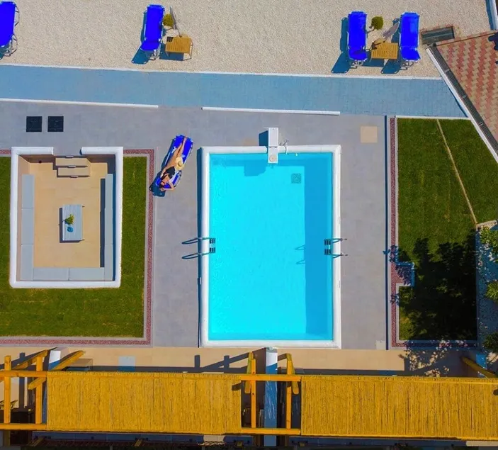 Koumaros Aparthotel - Image 1