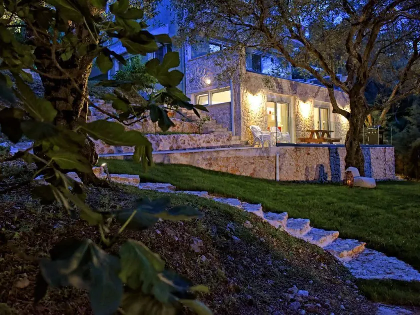 Mavres Luxury Studio - Image 1
