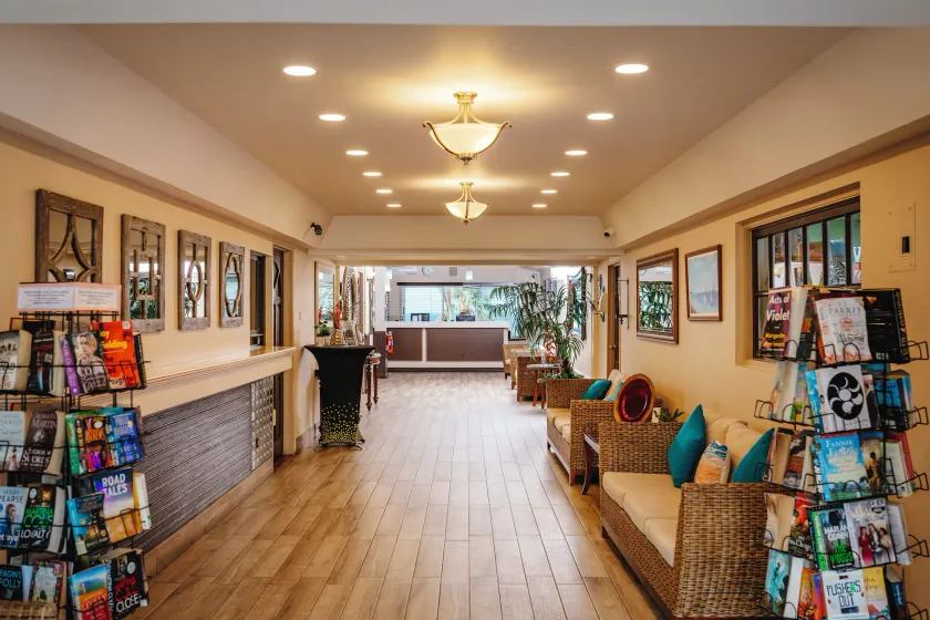 Coconut Court Beach Hotel - Lobby