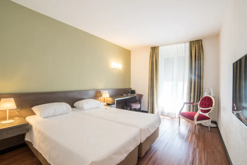 Hotel Montana - Image 1
