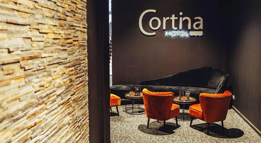 Hotel Cortina - Image 1
