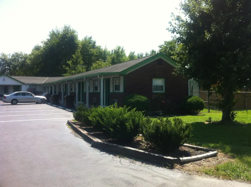 Green Crest Motel - Image 1