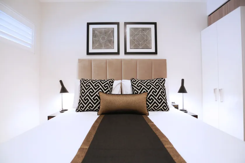 Alex Perry Hotel & Apartments - Image 1