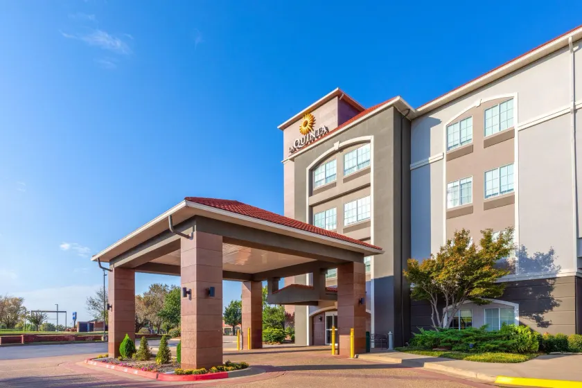 La Quinta by Wyndham Oklahoma City - Moore - Image 1