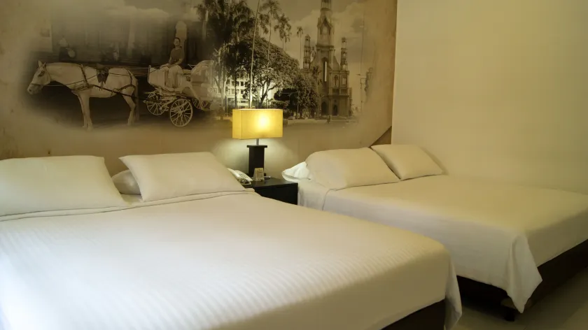 Hotel Puerta de San Antonio - Image 1