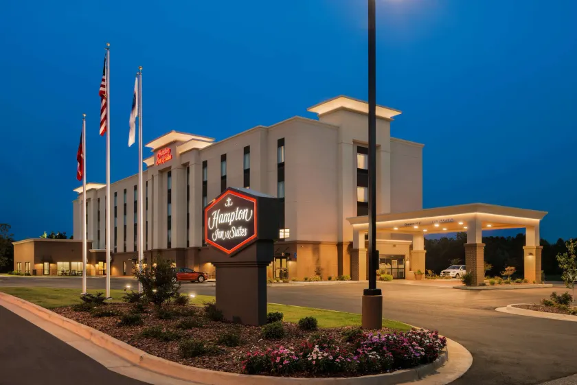 Hampton Inn & Suites Lavonia - Image 1