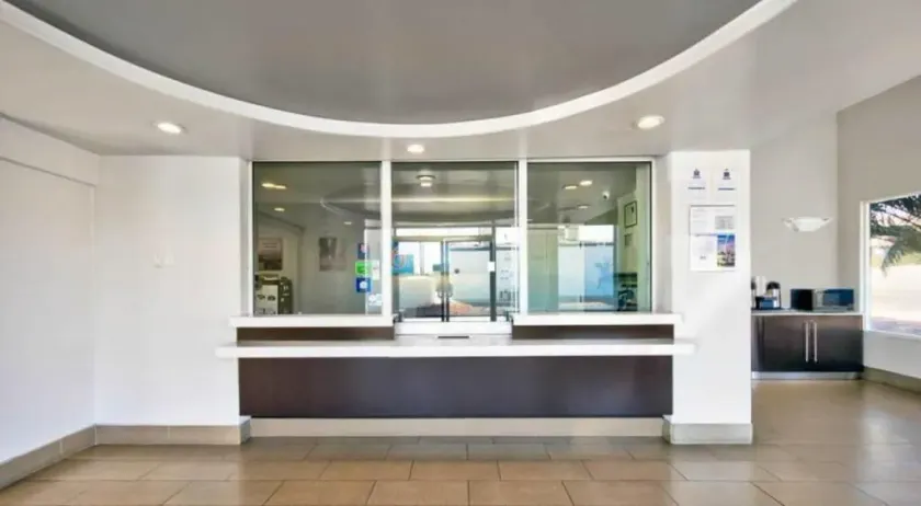 Motel 6 Victorville - Lobby