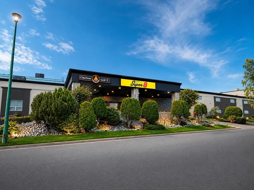 Super 8 by Wyndham Prince George - Image 1