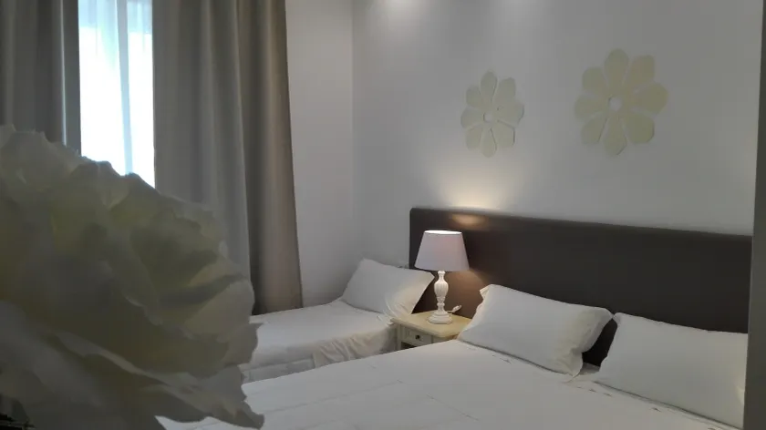 FLOS Guest House - Værelse
