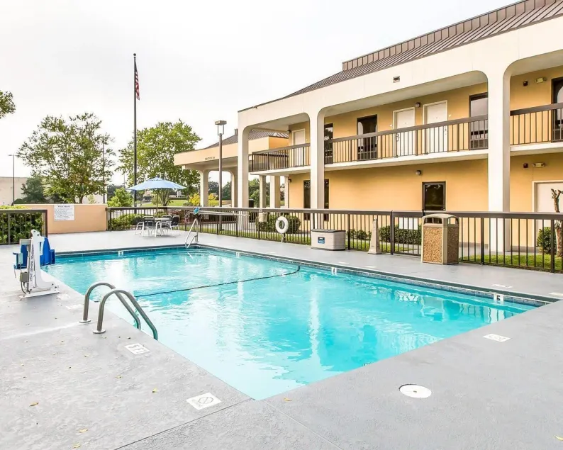 Quality Inn At the Mall - Valdosta - Image 1