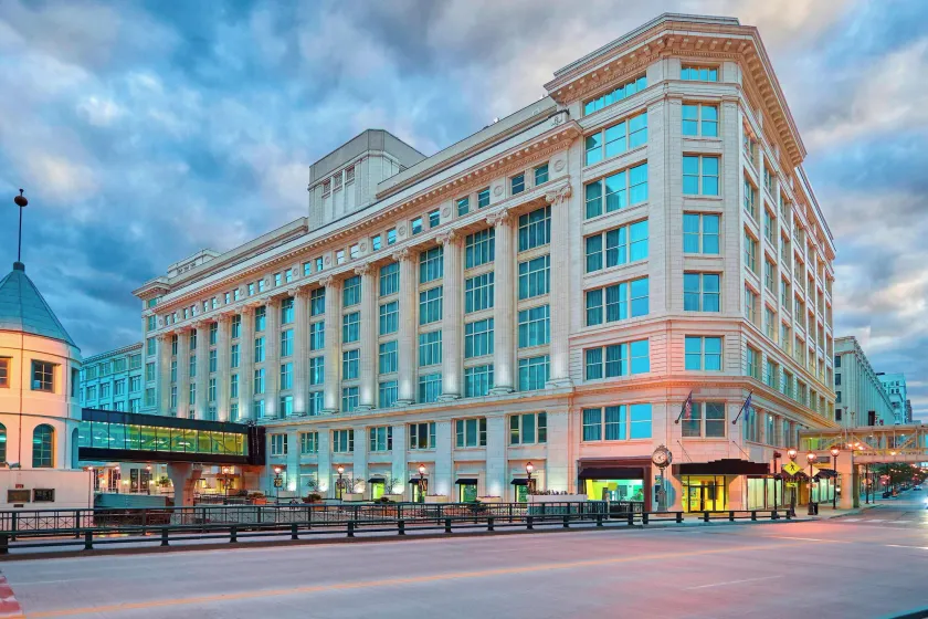 Residence Inn Milwaukee Downtown - Image 1