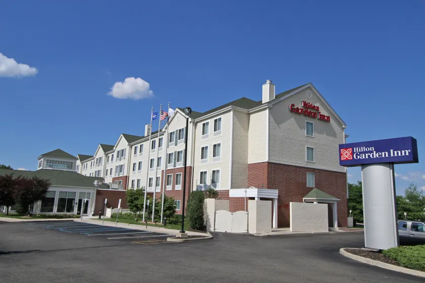 Hilton Garden Inn Westbury - Image 1