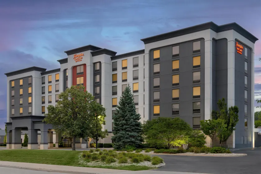 Hampton Inn & Suites by Hilton Windsor - Image 1
