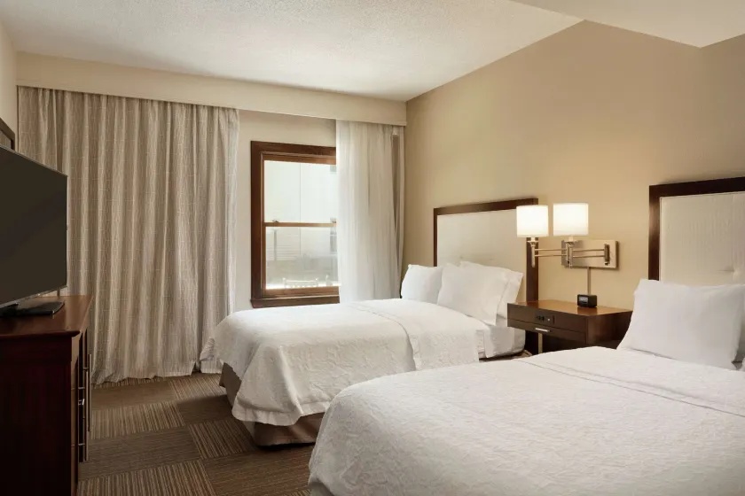 Hampton Inn & Suites Springdale - Image 1