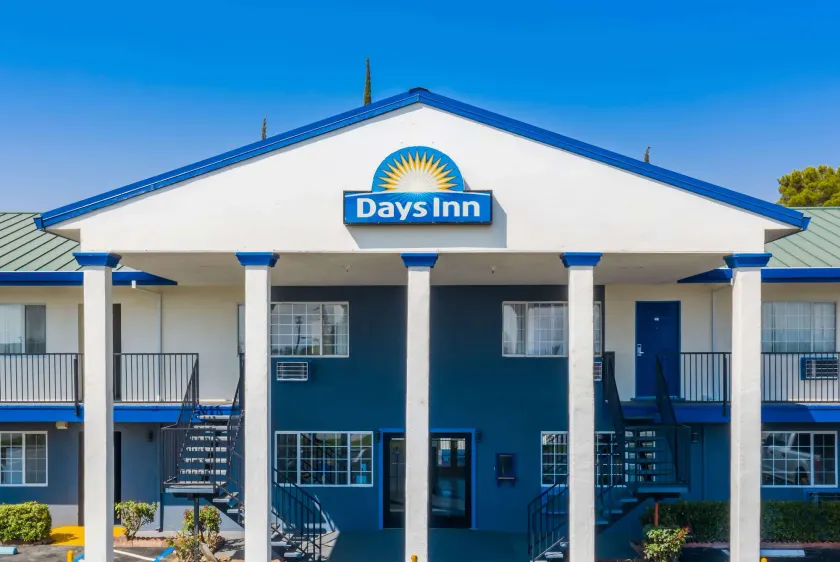 Days Inn by Wyndham Red Bluff - Image 1