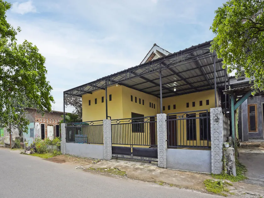 OYO Life 91869 Insan Mulia Kost Syariah - Image 1