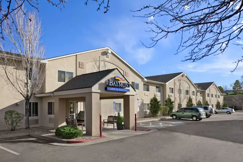 Baymont by Wyndham Golden/Red Rocks - Image 1
