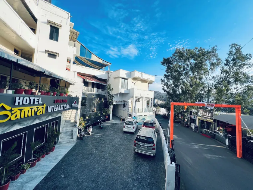 Hotel Samrat International - Image 1