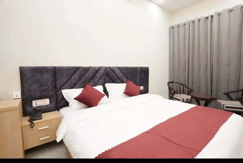 Su Casa Banquets and Hotel - Room