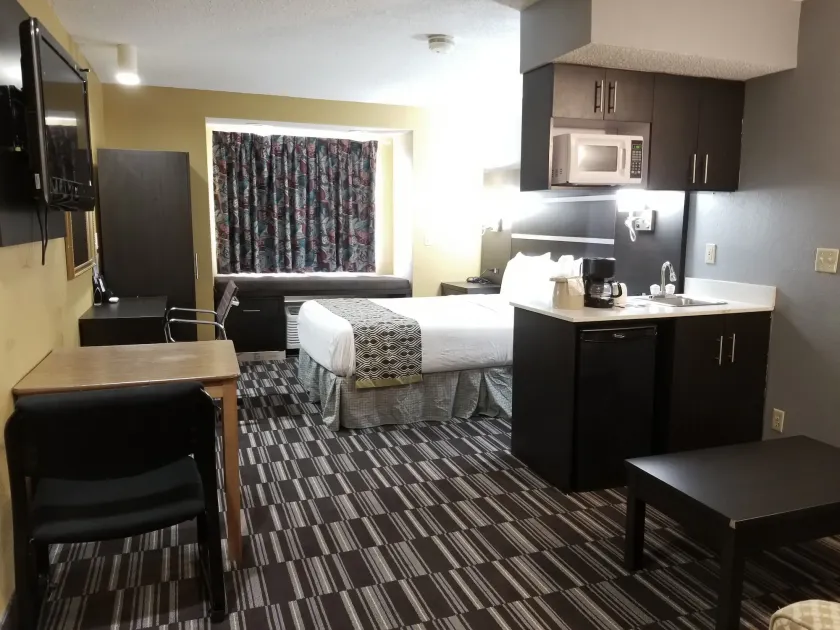 Microtel Inn & Suites by Wyndham Riverside - Image 1
