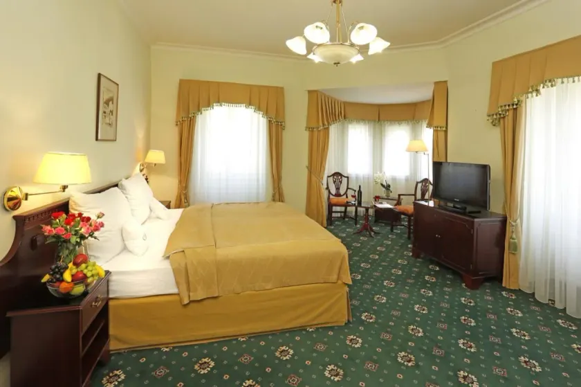 Hotel Mignon - Image 1