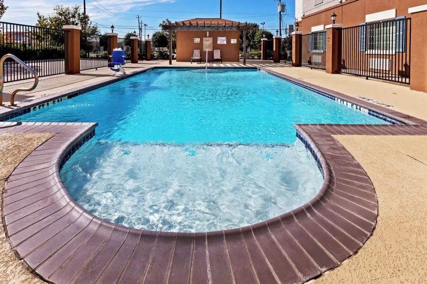 Candlewood Suites Baytown by IHG - Image 1