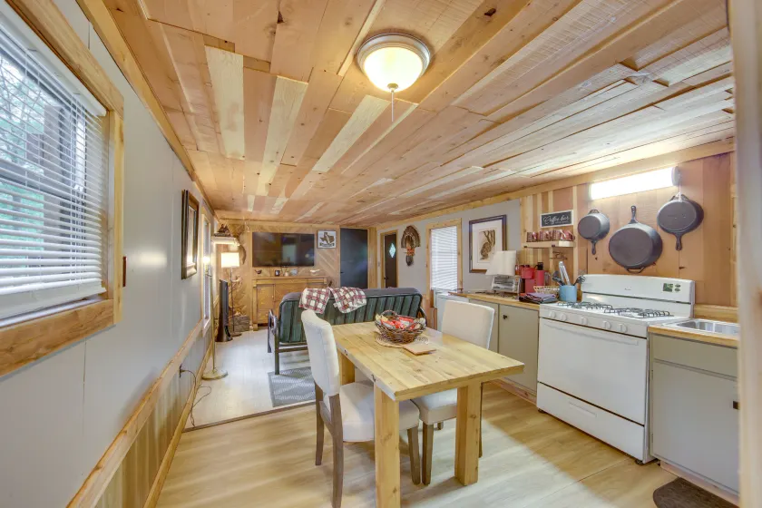 Hemphill Home w/ Community Perks < 1 Mi to Water! - Image 1
