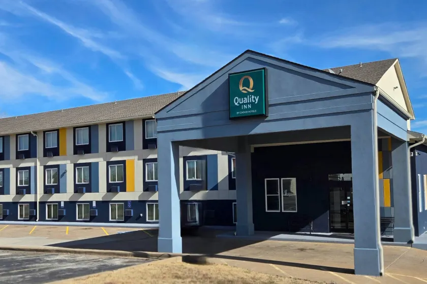 Quality Inn Ponca City - Image 1