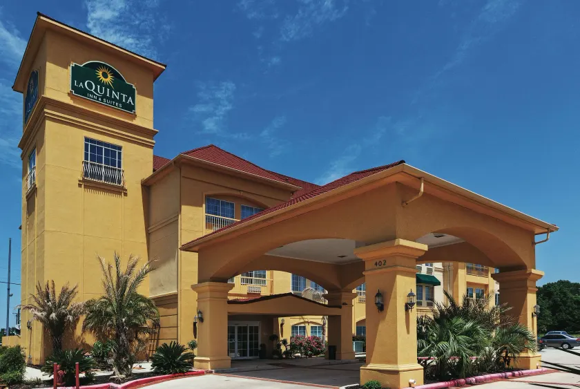 La Quinta Inn & Suites by Wyndham Livingston - Image 1